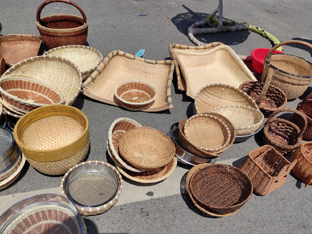 Local market (willow basket)